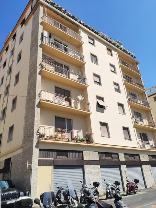 La Venezia'S Studio Flat Livorno Esterno foto